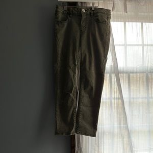Lightly worn green crop jegging